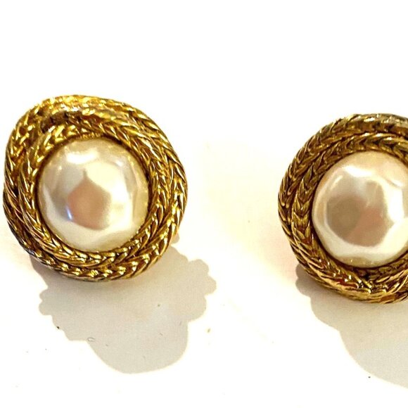 Vintage Jackie Kennedy Pearl Earrings, Carolee Replica - Picture 1 of 4